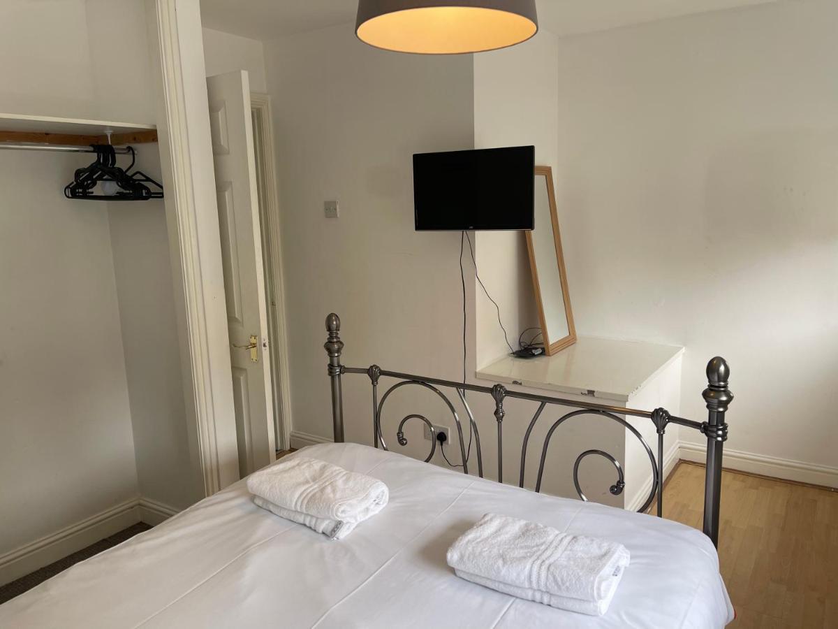 House Number 12 Sleeps Up To 4 With Smart Tvs In Every Room Wellington  Kültér fotó