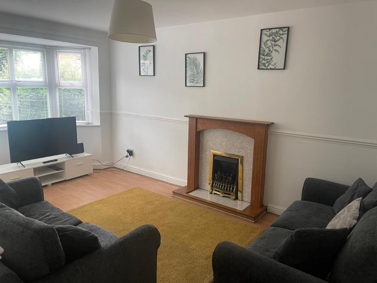 House Number 12 Sleeps Up To 4 With Smart Tvs In Every Room Wellington  Kültér fotó