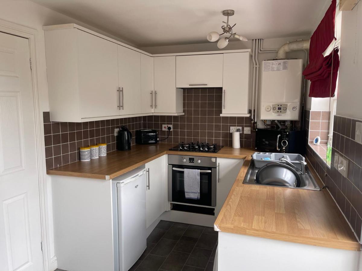 House Number 12 Sleeps Up To 4 With Smart Tvs In Every Room Wellington  Kültér fotó