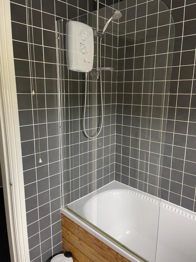 House Number 12 Sleeps Up To 4 With Smart Tvs In Every Room Wellington  Kültér fotó