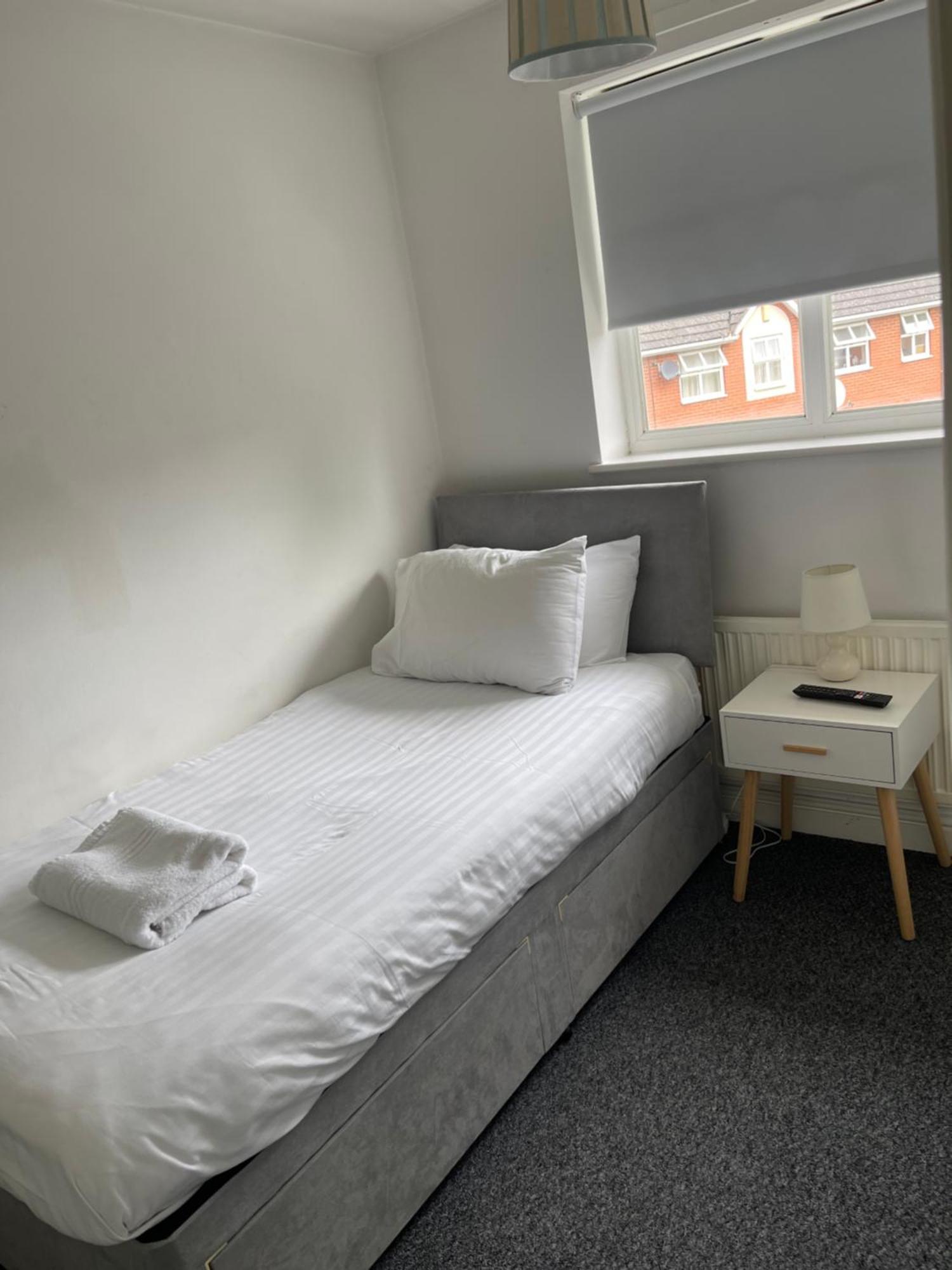 House Number 12 Sleeps Up To 4 With Smart Tvs In Every Room Wellington  Kültér fotó